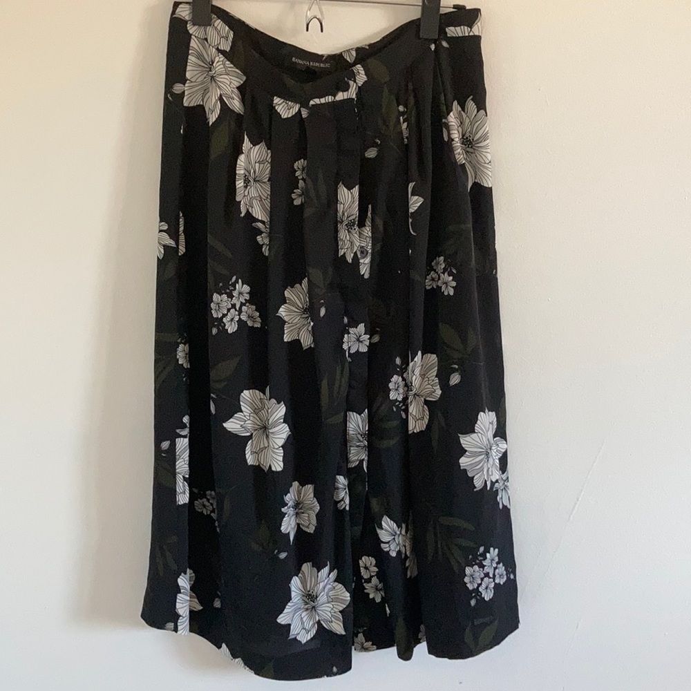 banana republic midi skirt with concealed buttons